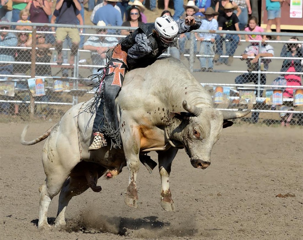 The Bucking, Bouncing Fortuna Rodeo in Brilliant Photos Redheaded