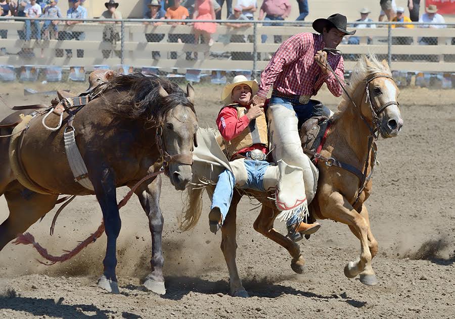 The Bucking, Bouncing Fortuna Rodeo in Brilliant Photos Redheaded