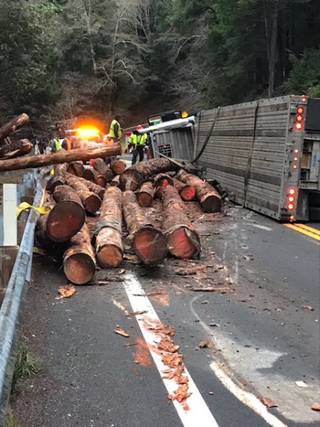 Logging Truck Overturned on 199 Early This Morning – Redheaded Blackbelt