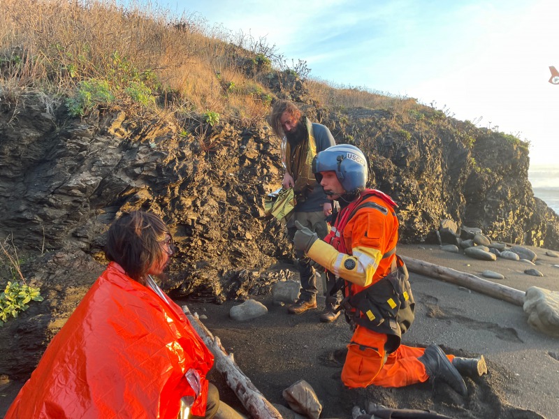 Hikers Rescue Friend Who Fell Into The Ocean But Lose All Their Gear ...