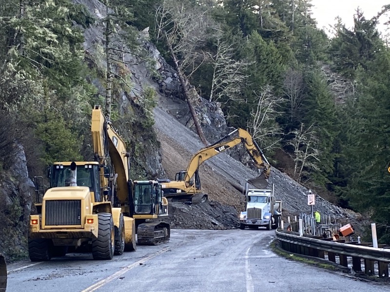 101 Still Closed, Says Caltrans, But Slide Is Slowing Down - Redheaded ...