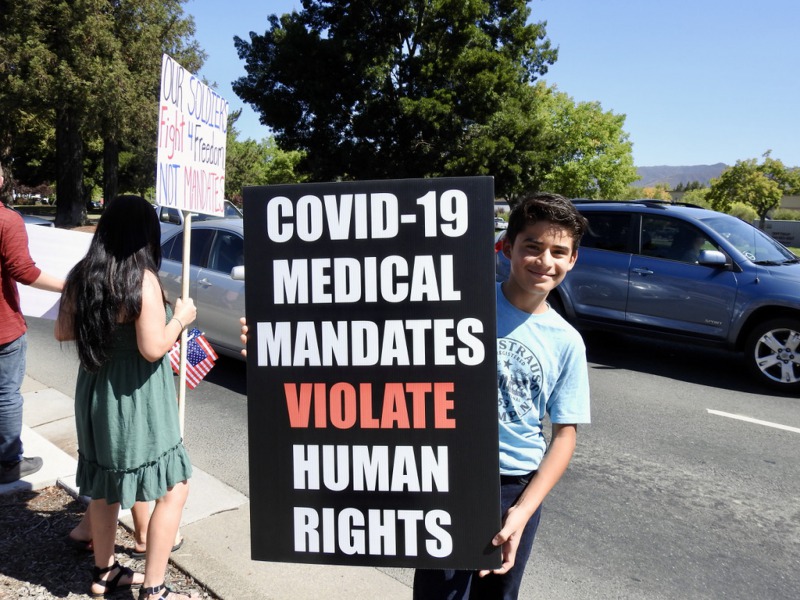 Demonstrators against compulsory vaccinations gathered in Ukiah yesterday. [All photos by Matt LaFever] 