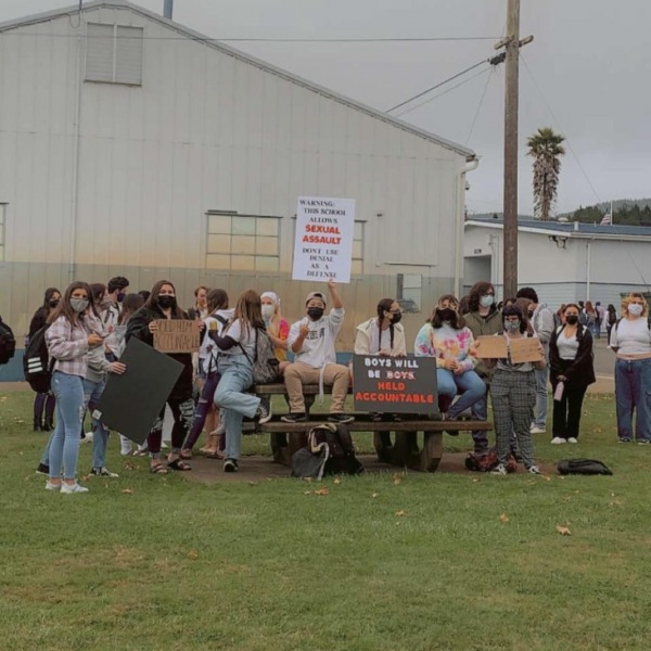 [UPDATE 11:02 a.m.] Law Enforcement at Fortuna High School as Students ...