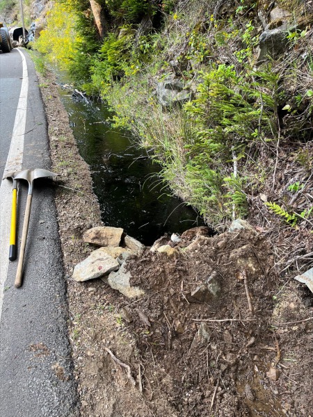 [UPDATE 4:30 P.m.: One-Way Controlled Traffic] Semi Crashes, Spills Tar ...