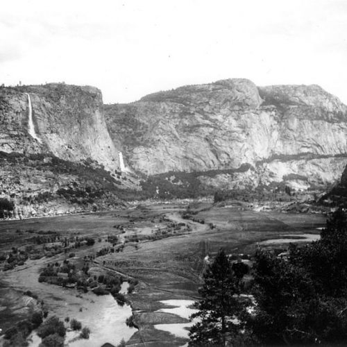 800px-Hetch_Hetchy_Valley.jpg