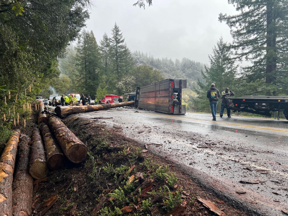 [Update: One-Way Controlled Traffic] Big Rig Rollover At Legend Of Big ...