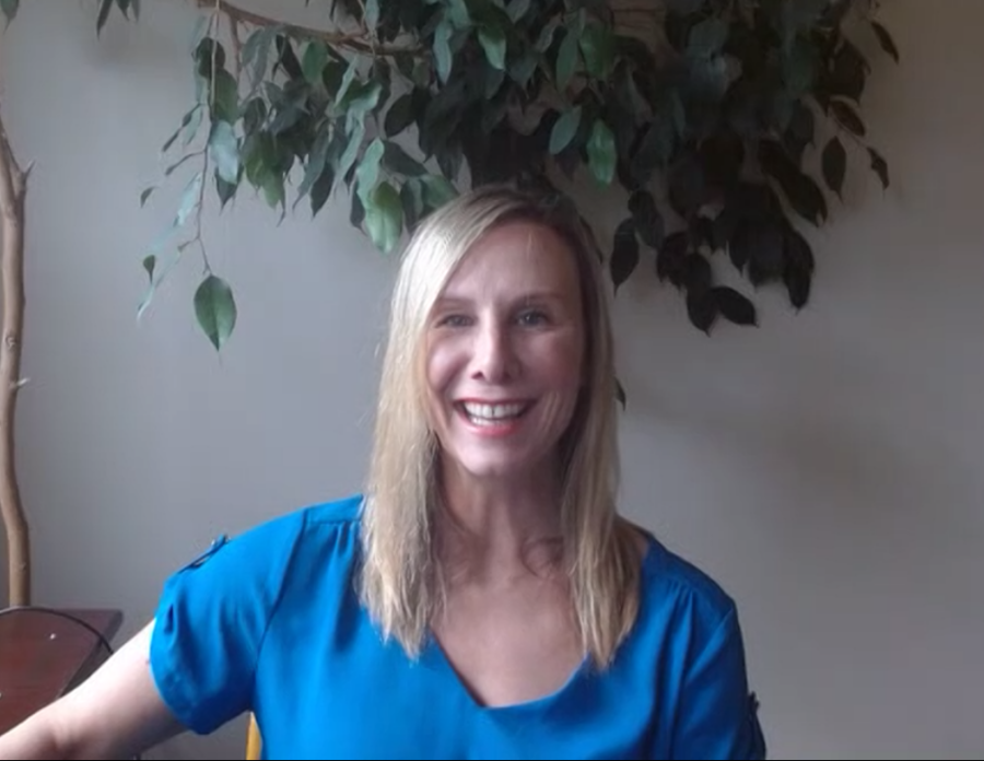 Woman with straight blonde hair