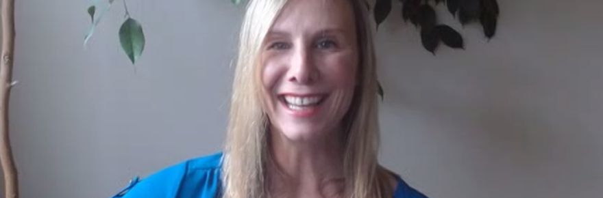 Woman with straight blonde hair