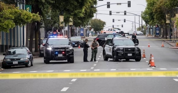 DEVELOPING SITUATION: Lanes Shut Down for Woman on Ledge at Fourth and E Streets, Traffic Backing Up - Redheaded Blackbelt